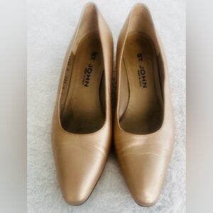 Vintage Designer St. John Sz 9 Matte Gold Timeless Heels Pumps Low 1.5” 80’s